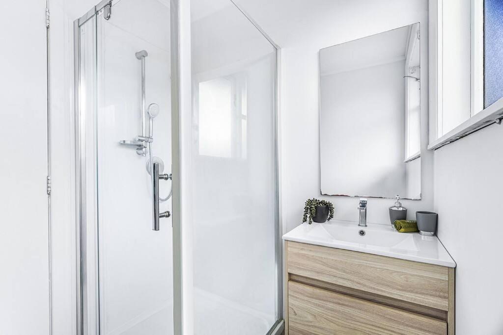 3-Bedroom House-Big Yard- Netflix Hamilton Eksteriør bilde